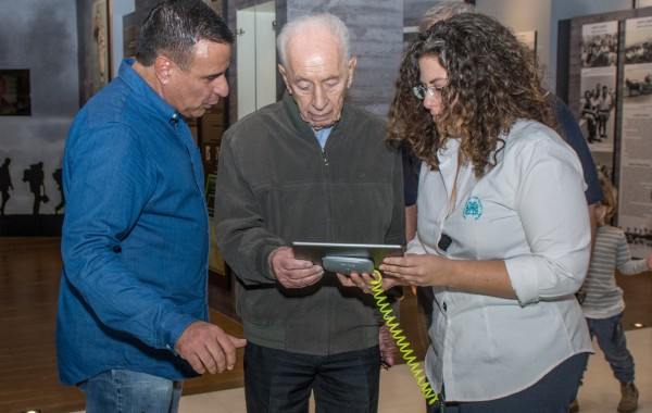שמעון פרס
