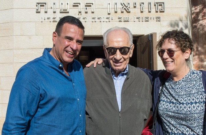 שמעון פרס