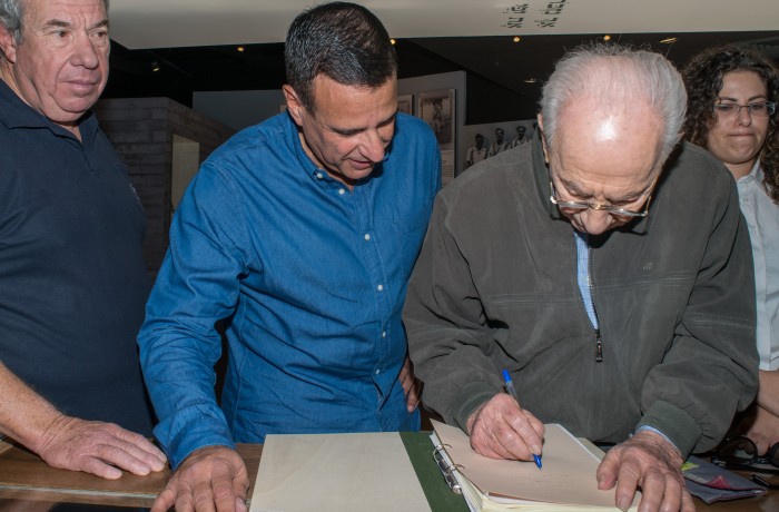 שמעון פרס