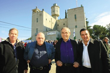יהודה דקל, אורי ניר, מנחם איצקוביץ, ד